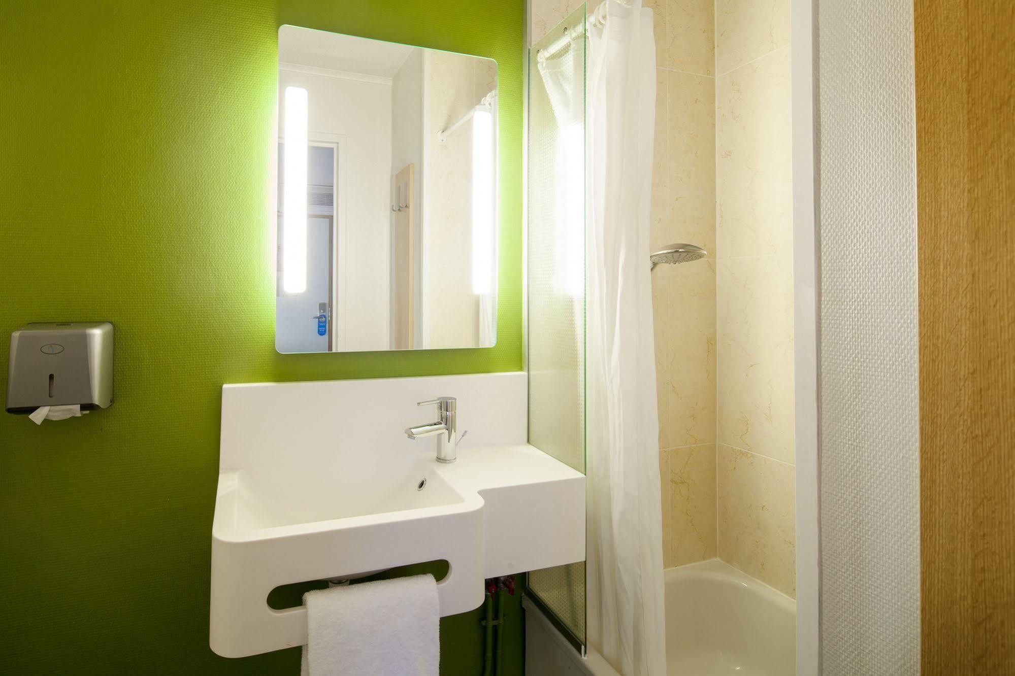 B&B Hotel Chartres Le Coudray Экстерьер фото