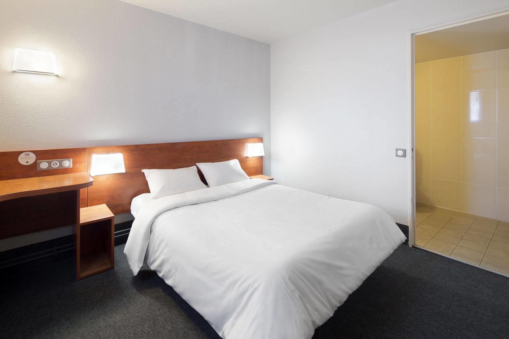 B&B Hotel Chartres Le Coudray Экстерьер фото